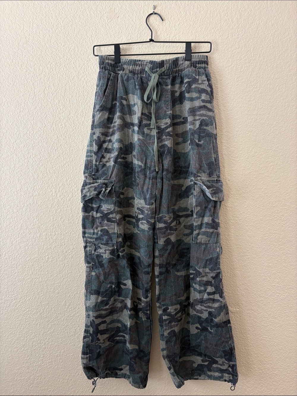 Wide Leg Camo Cargo Pants - Green/Black